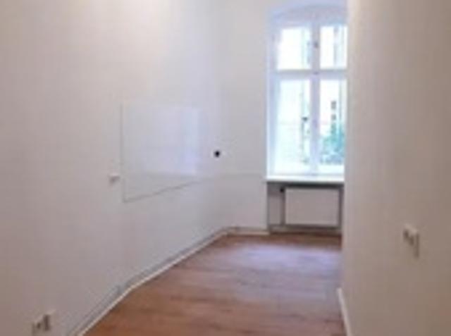 helle 2 Zimmerwohnung mit Einbauküche