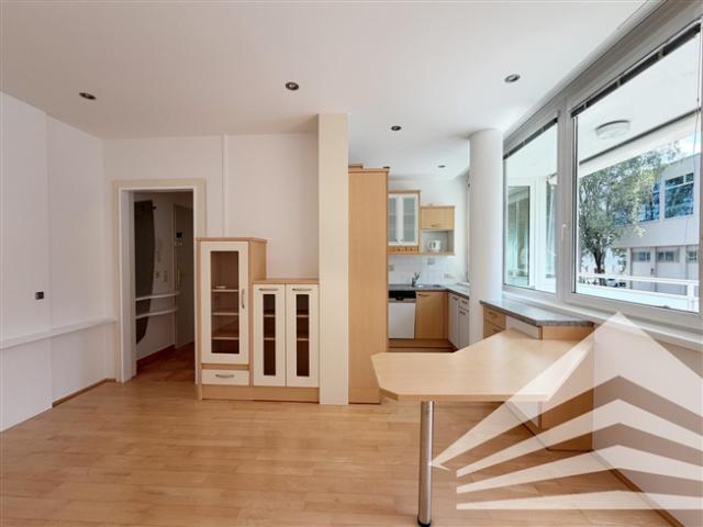 Helle 2 Zimmerwohnung mit Küche & TG Stellplatz in idealer Innenstadtlage