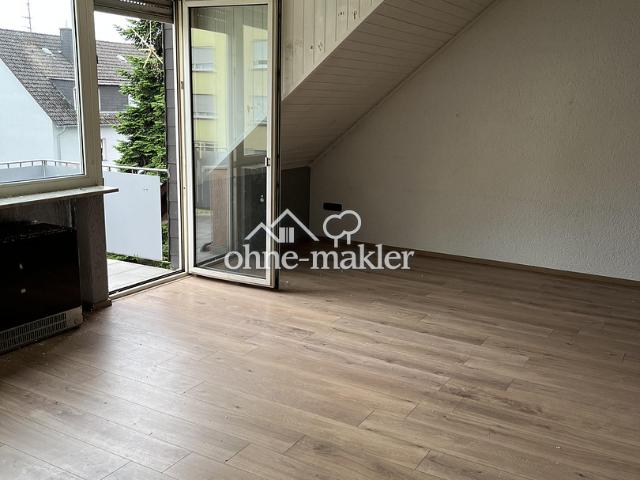 Helle 2 ZKB Dachgeschosswohnung mit Balkon und Stellplatz in Trier Pfalzel