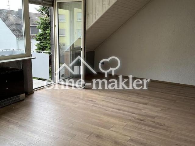 Helle 2 ZKB Dachgeschosswohnung mit Balkon und Stellplatz in Trier Pfalzel