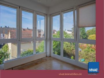 Helle 2 ZKB DG Wohnung mit EBK, großem Balkon. TG Stellplatz optional. B 117
