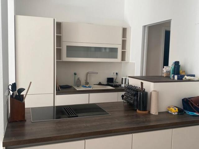 Helle 2 12 Zimmer Wohnung in Neubau, teilmöbliert