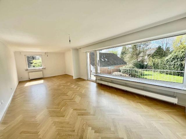 Helle 2,5 Raum Wohnung mit großem Balkon und schönem Blick ins Grüne