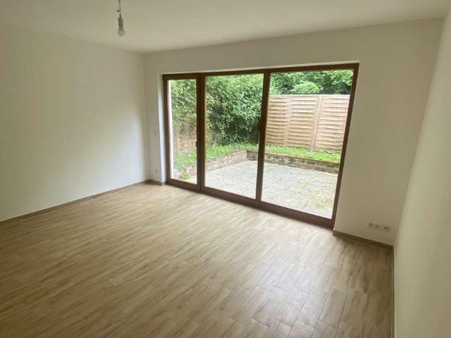 Helle 2,5 Raum Souterrainwohnung mit Terrasse in Dessau Nord
