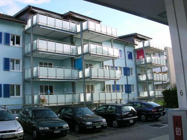 Helle 2.5 Zi Dachwohnung mit grossem Balkon