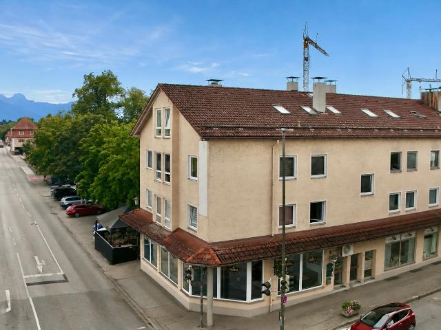 Helle 2,5 Zimmer Dachgeschosswohnung mit Bergblick!