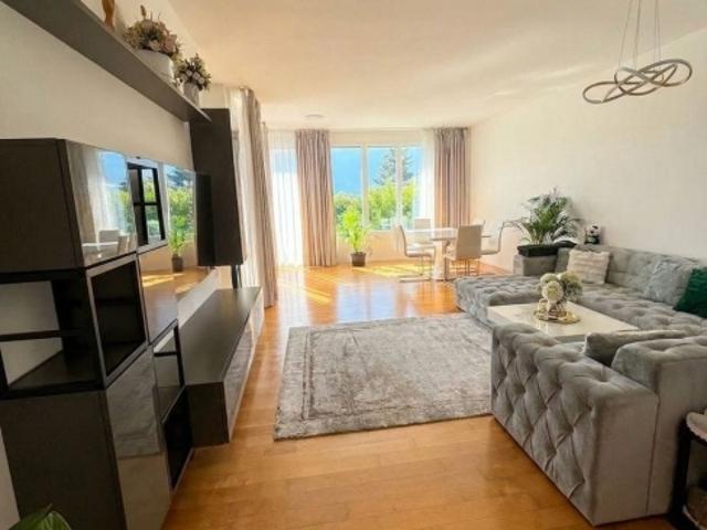 Helle 2.5 Zimmer Gartenwohnung in Schwyz mieten