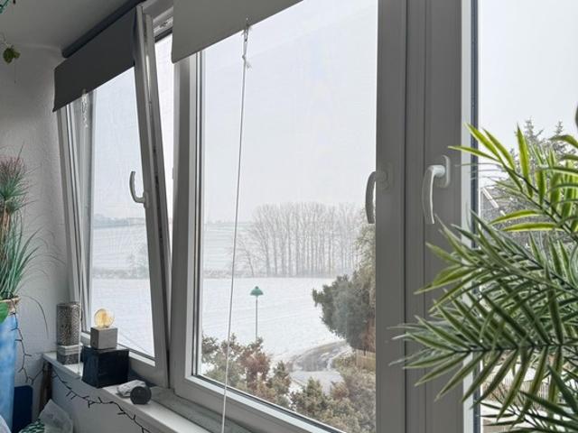 Helle 2,5 Zimmer Wohnung 50 qm mit verglastem Balkon
