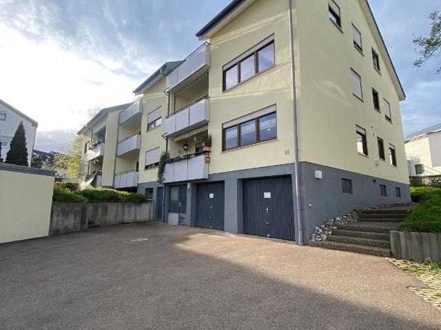 Helle 2,5 Zimmer Wohnung * Balkon.