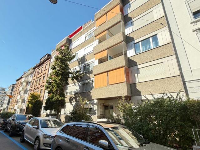 Helle 2.5 Zimmer Wohnung in Basel mit Balkon & Lift