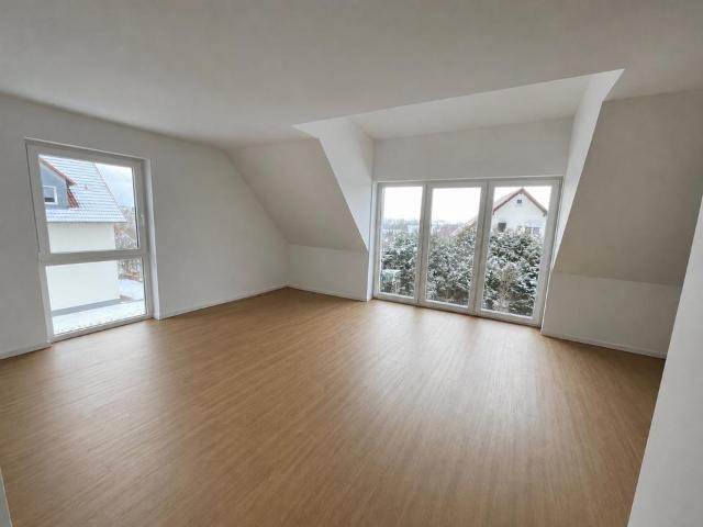 Helle 2,5 Zimmer Wohnung mit ausgebautem Dachspitz & Balkon