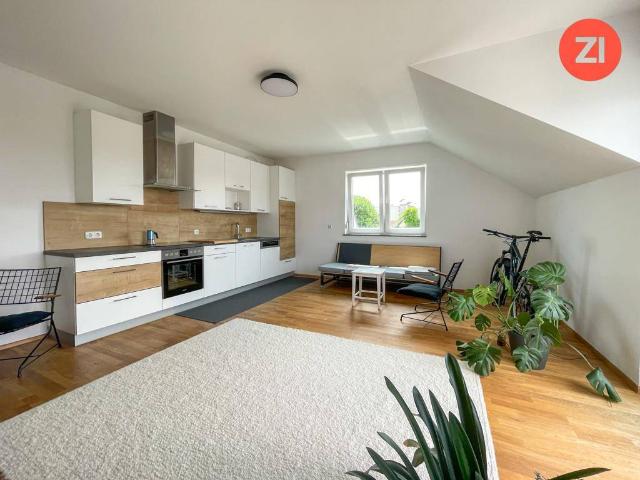 Helle 2,5 Zimmer Wohnung mit Außenstellplatz ab 01.01.2027 verfügbar!
