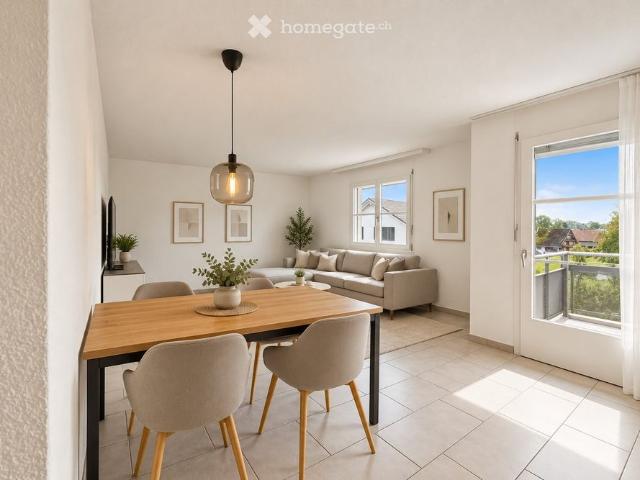 Helle 2.5 Zimmer Wohnung mit Balkon und Blick ins Grüne