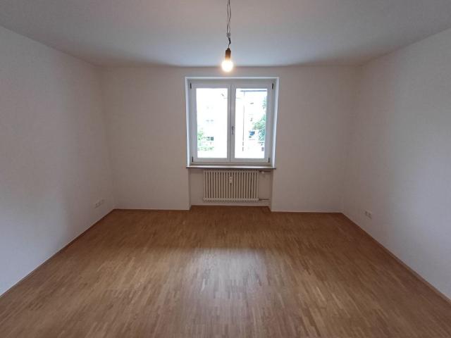 Helle 2,5 Zimmer Wohnung mit Balkon in München