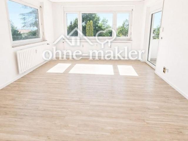 Erstbezug nach Sanierung: 2,5 Zimmer Wohnung mit Multifunktionsraum, EBK, Südbalkon & TG Stellplatz