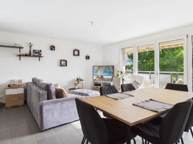 Helle 2,5 Zimmer Wohnung mit großem Balkon in La Tour de Trême