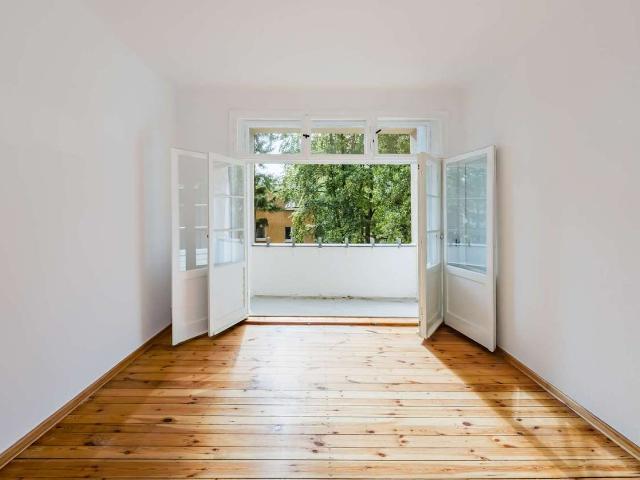 Helle 2,5 Zimmer Wohnung mit Loggia in Lichterfelde West