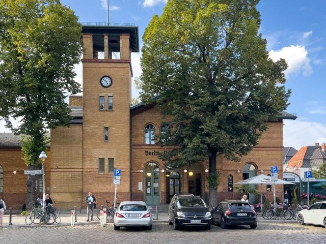 Helle 2,5 Zimmer Wohnung mit Loggia in Lichterfelde West