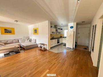 Helle 2,5 Zimmer Wohnung mit verglaster Loggia und Tiefgarage in Götzens