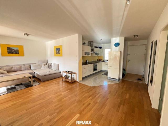 Helle 2,5 Zimmer Wohnung mit verglaster Loggia und Tiefgarage in Götzens