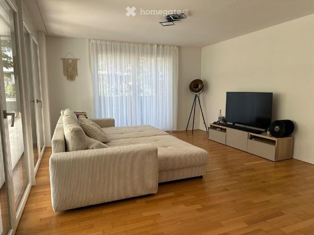 Helle 2.5 Zimmerwohnung mit 23 m² Wintergarten – Nachmieter per 1. Dezember 2026 gesucht