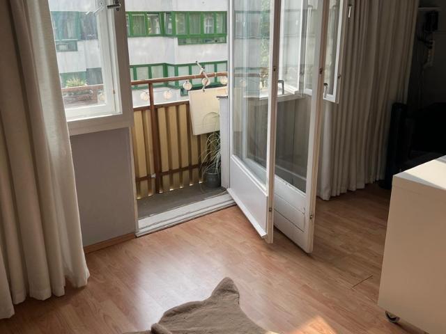 Helle 31 m² Wohnung mit Balkon nahe Bayerischer Platz – renoviert, frei