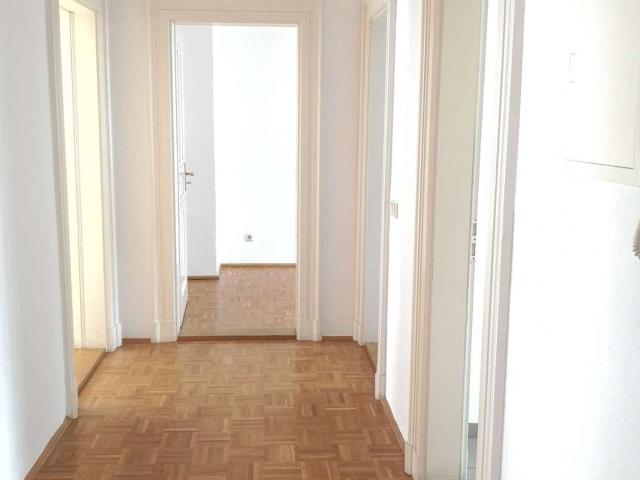 HELLE 2 RWG MIT PARKETT, TAGESLICHTBAD MIT WANNE UND BALKON IM DG*WE 10* – I.V.K. GmbH – Immobilien Leipzig