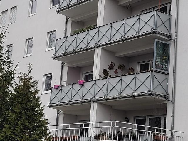 helle 3 Raumwohnung mit großem Balkon u. Tiefgarage