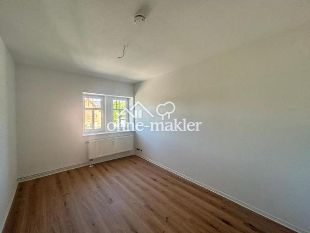Helle 3 Raum Dachgeschosswohnung mit offener Küche in Hohenstein Ernstthal