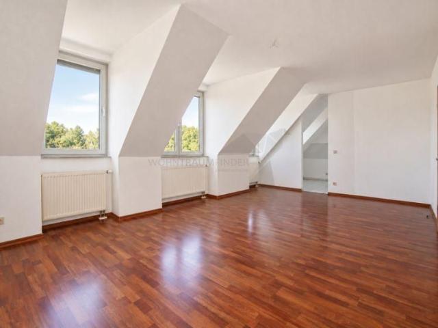 Helle 3 Raum DG Wohnung mit Aufzug und TG Stellplatz im Kaßberg Karree