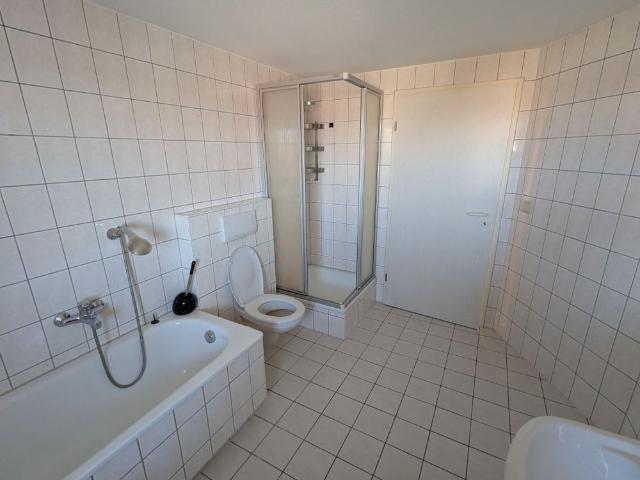 Helle 3 Raum DG Wohnung mit Balkon