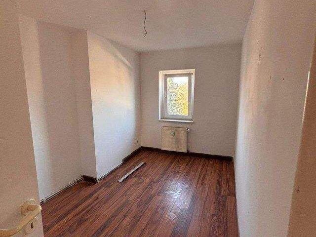 Helle 3 Raum Wohnung im Dachgeschoss – 56 m² – sofort bezugsfrei – günstige Miete