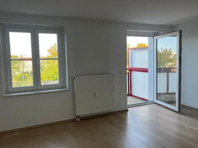 helle 3 Raum Wohnung in ruhiger Lage 2. OG links mit Balkon ab 01.12.2026