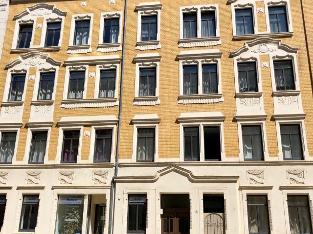 Helle 3 Raum Wohnung mit Balkon im kernsanierten Gründerzeithaus im Lutherviertel