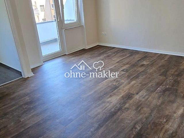 helle 3 Raum Wohnung mit Balkon und Gartennutzung frisch renoviert Hobeisenstr