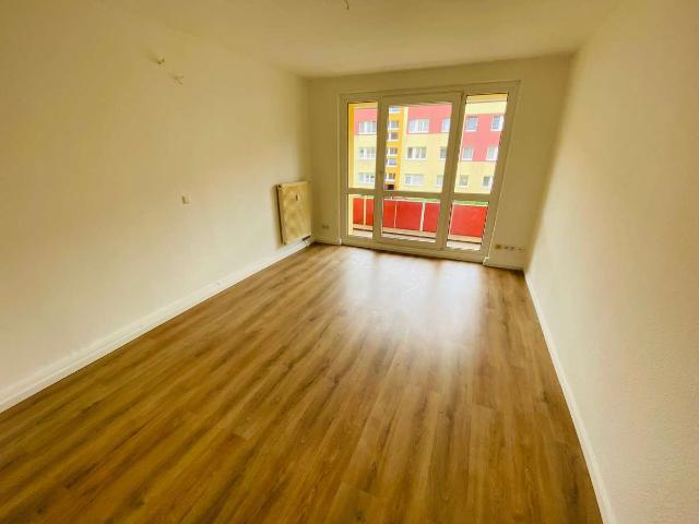 Helle 3 Raum Wohnung mit Balkon!