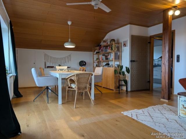 Helle 3 Zi DG Whg. mit großem Balkon und EBK in Eppingen Mühlbach, Nähe Feldrand