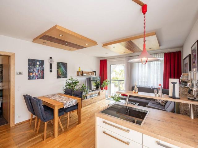 Helle 3 Zi Wohnung mit Balkon in Grünruhelage