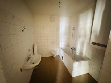 Helle 3 Zi Wohnung mit Balkon in Mürzzuschlag – 89m², Einbauküche, gepflegt!