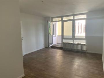Helle 3 Zimmer Wohnung mit 2 Balkonen, Einbauküche und großzügigem Essbereich in Schwachhausen