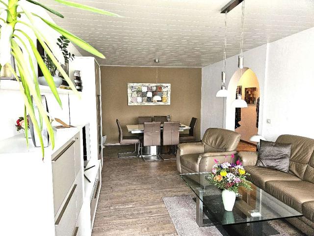 Helle 3 Zimmer Wohnung mit 2 Balkonen, Stellplatz und Garage als Kapitalanlage