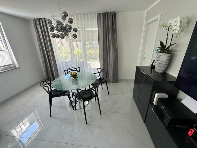 Helle 3 Zimmer Wohnung mit 2 Terrassen, Garten & TG in Bad Soden