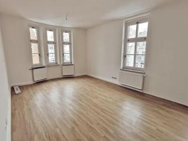 Helle 3 Zimmer Wohnung mit 3 Balkonen in zentraler Lage