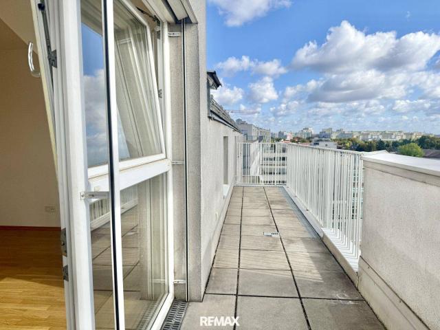 Helle 3 Zimmer Wohnung mit Terrasse – modern wohnen direkt bei der U1