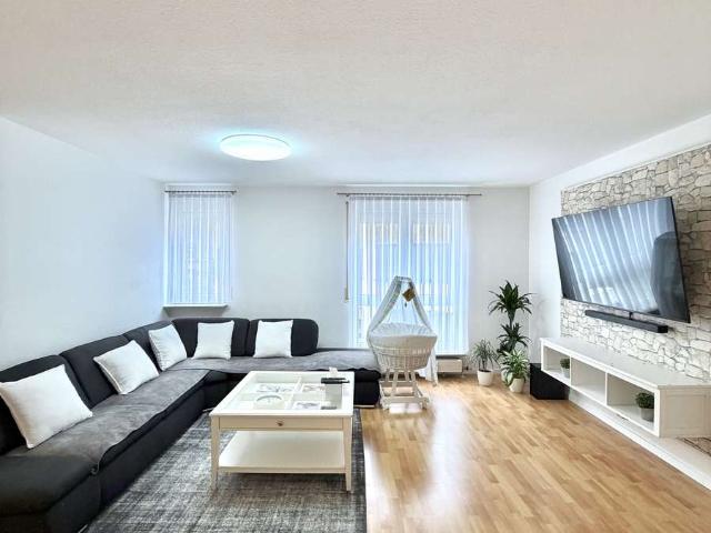 Helle 3 Zimmer Wohnung mit Tiefgaragenstellplatz