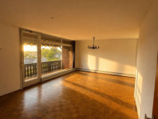 Helle 3 Zimmer Wohnung mit traumhaftem Weitblick, großem Garten und Südbalkon zu vermieten