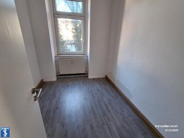 Helle 3 Zimmer Wohnung mit viel Tageslicht im 1.OG neu renoviert