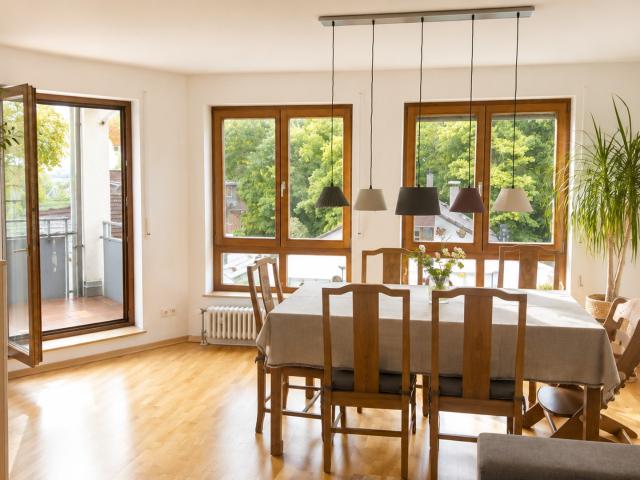 Helle 3 Zimmer Wohnung mit zwei Balkonen, Seeblick und Alpenpanorama
