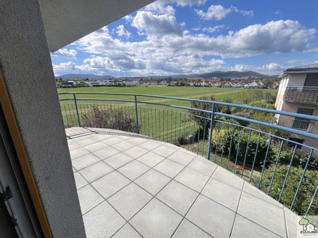 Helle 3 Zimmer Wohnung mit Zwei Balkonen und Schönem Grünblick Inkl. Garage