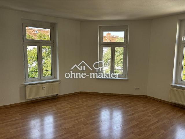 Helle 3 Zimmer Wohnung mit Aufzug, neuer Einbauküche und modernisiertem Bad